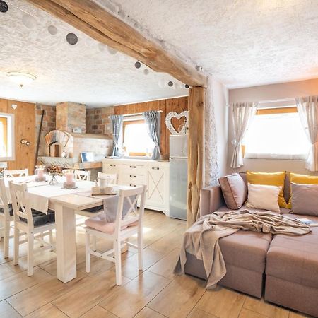 Guest House Pr' Cut Zirovnica 外观 照片