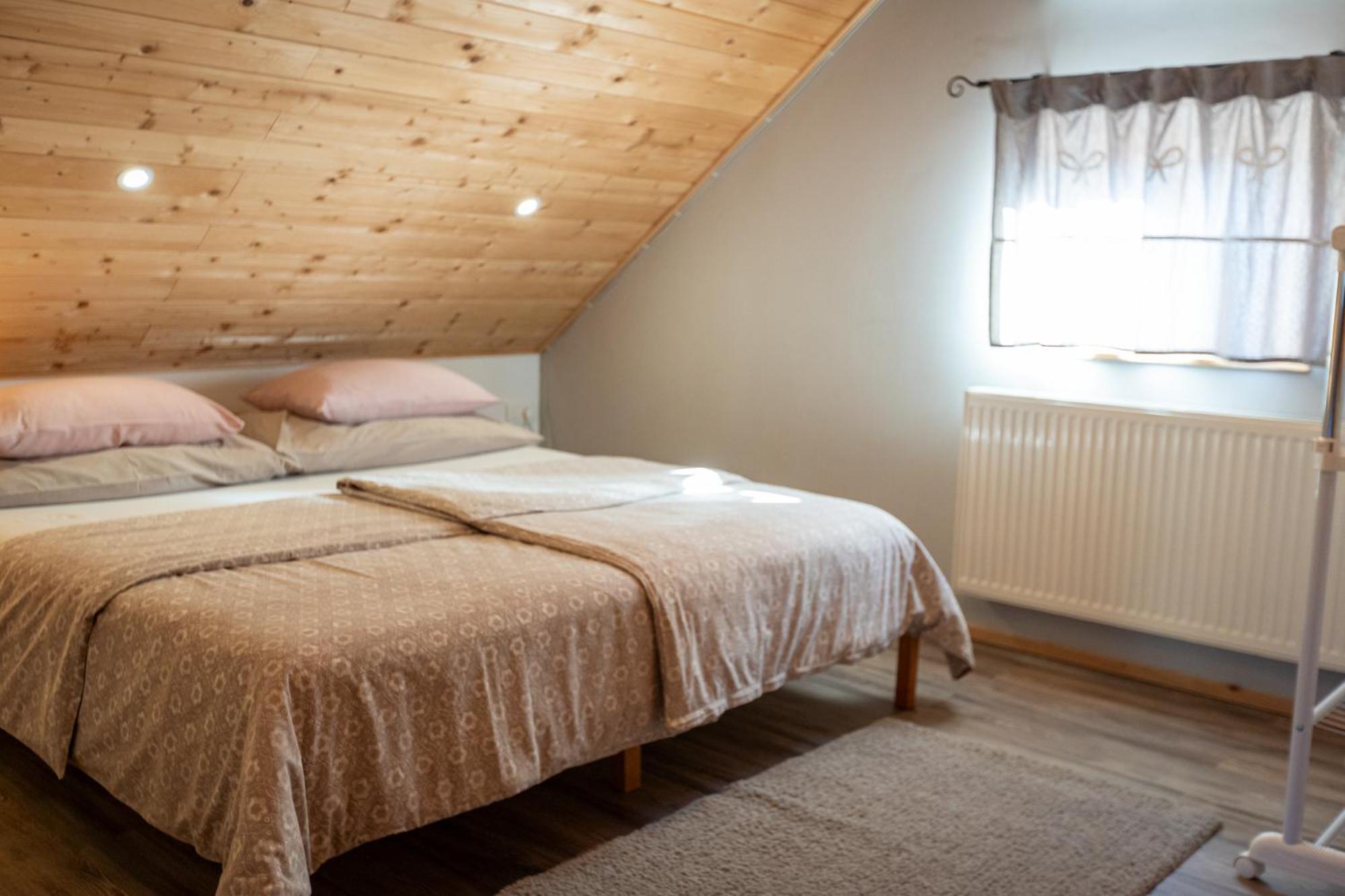 Guest House Pr' Cut Zirovnica 外观 照片