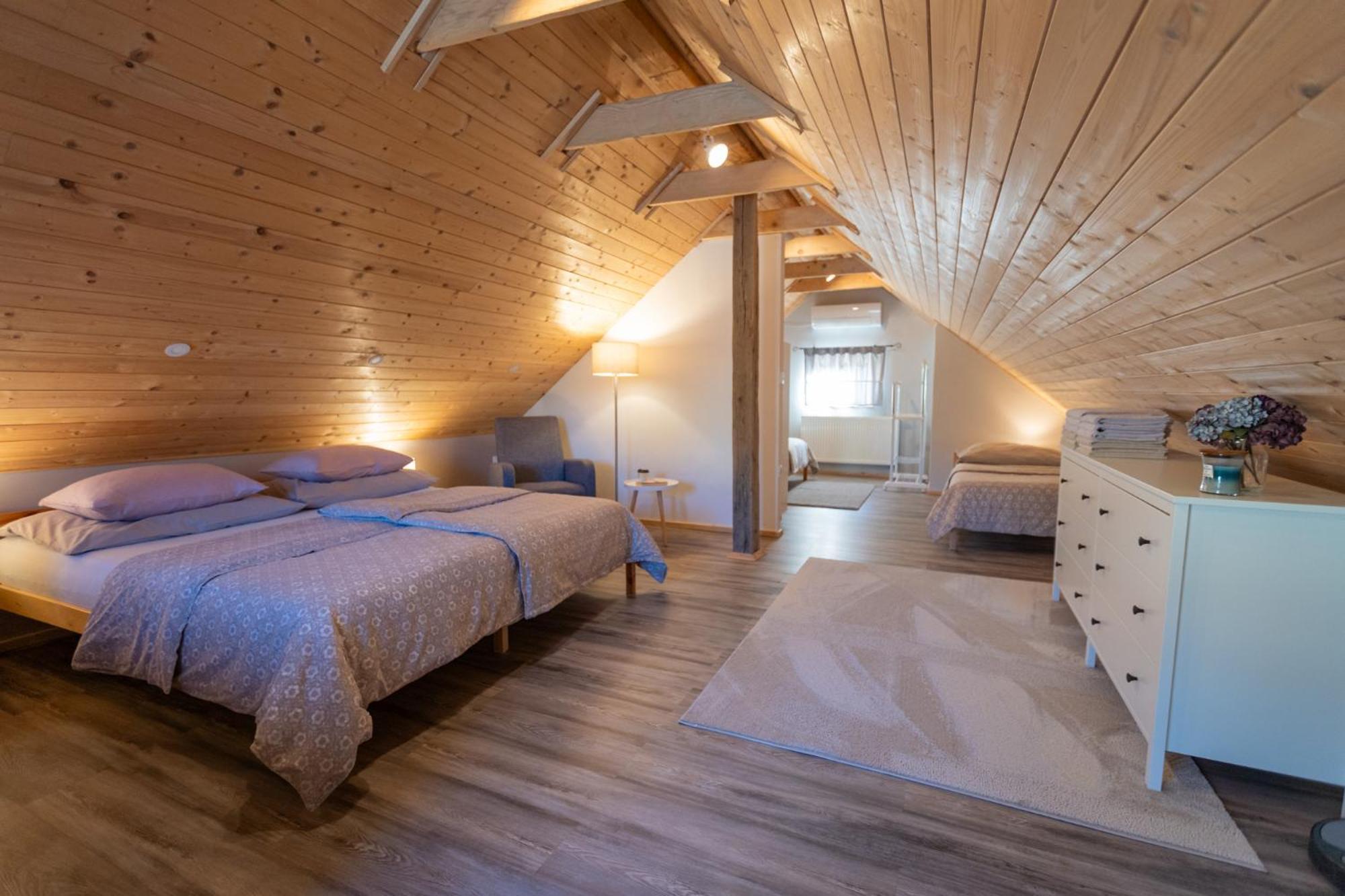 Guest House Pr' Cut Zirovnica 外观 照片
